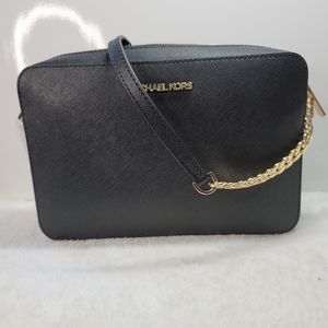 MK Eastwest xbody Bag in black